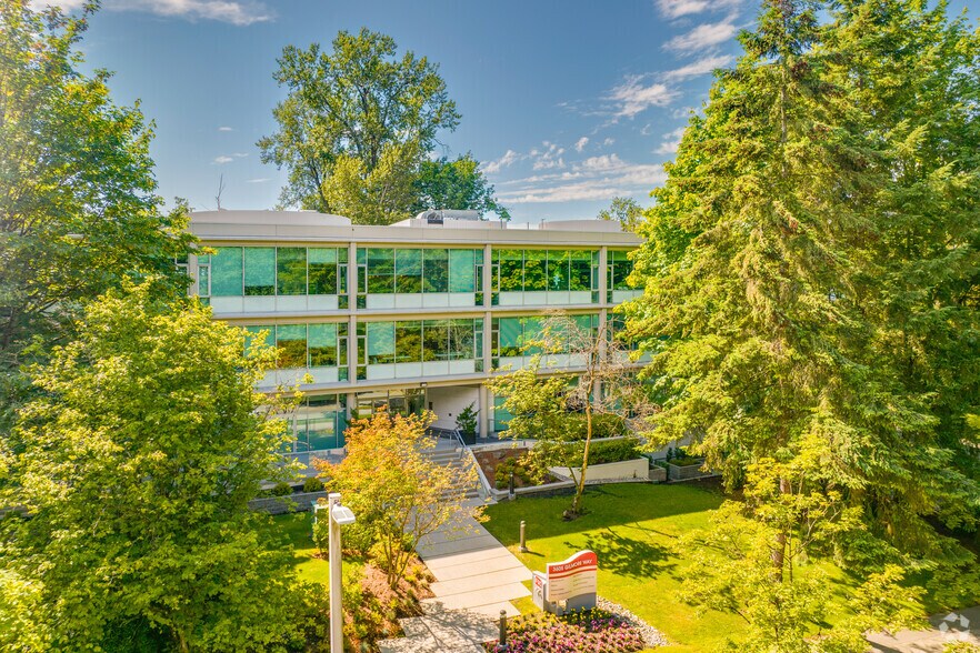 3605 Gilmore Way, Burnaby, BC à louer - Photo de l’immeuble – Image 1 sur 4