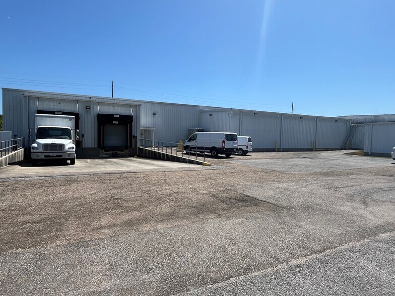 4301 Poche Ct W, New Orleans, LA à vendre - Photo de l’immeuble – Image 2 sur 14