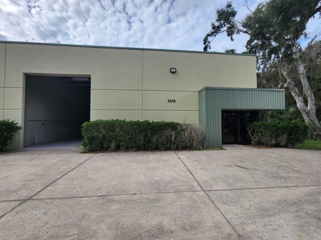 2808 Hibiscus Dr, Edgewater, FL à louer Photo principale– Image 1 sur 12