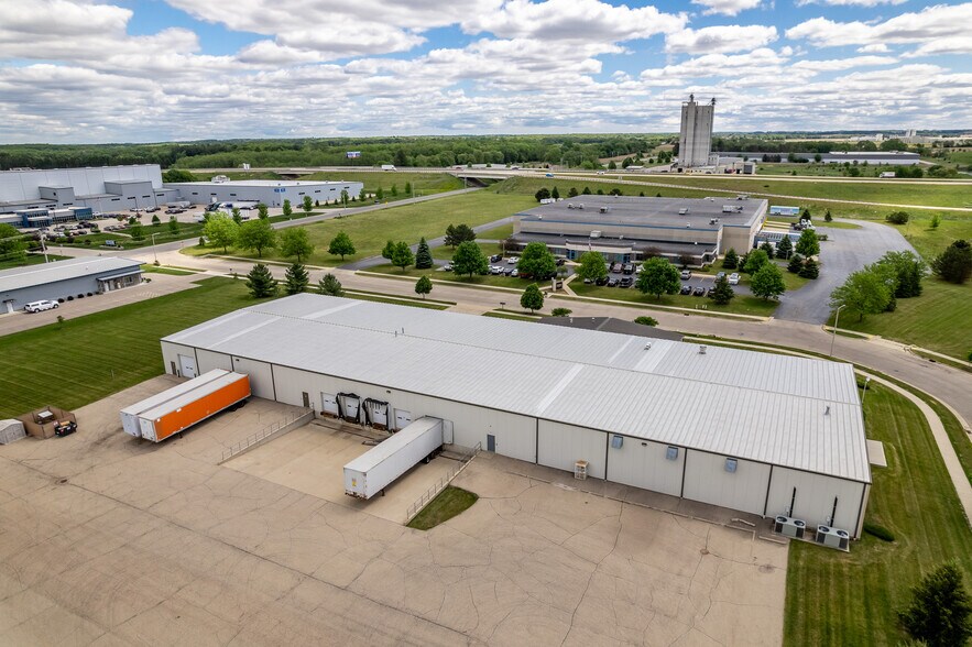 621 Gateway Dr, Milton, WI à louer - Photo de l’immeuble – Image 2 sur 7