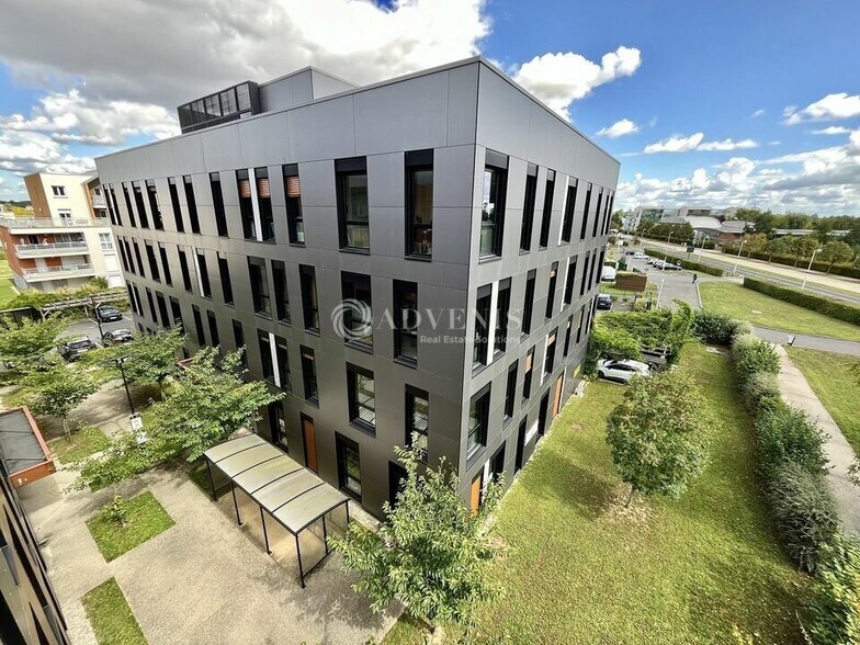 13 Avenue Pierre Point, Lieusaint à louer - Photo de l’immeuble – Image 2 sur 8