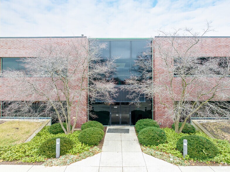 1751 S Naperville Rd, Wheaton, IL à vendre - Photo de l’immeuble – Image 2 sur 6