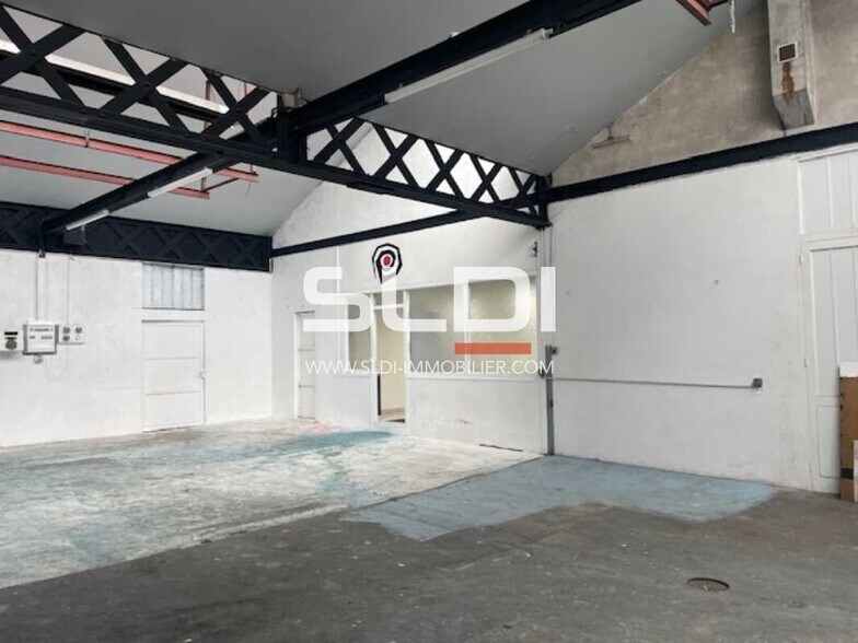 1033 Avenue Victor Hugo, Rillieux-la-Pape à louer - Photo de l’immeuble – Image 2 sur 6