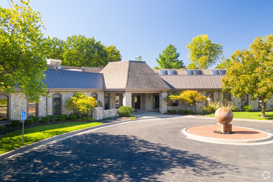 4444 N Belleview Ave, Kansas City, MO à louer - Photo principale – Image 2 sur 39