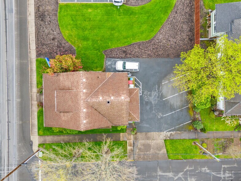 737 NW Adams St, Mcminnville, OR à vendre - Photo principale – Image 2 sur 56
