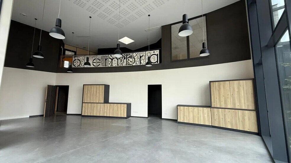 Local d’activités dans Saint-Denis-lès-Bourg à louer - Photo de l’immeuble – Image 2 sur 27