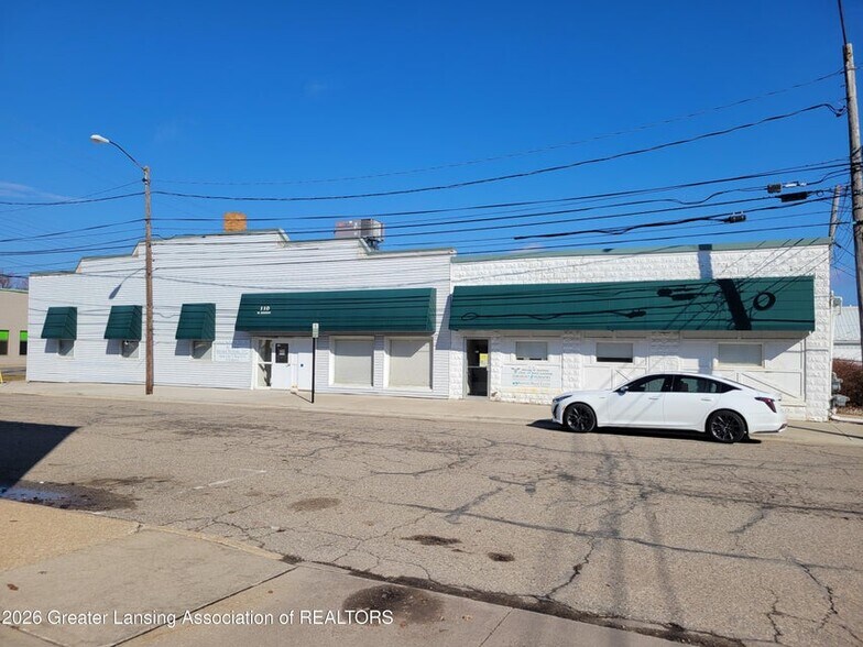 108 W Higham St, Saint Johns, MI à vendre - Photo de l’immeuble – Image 2 sur 45