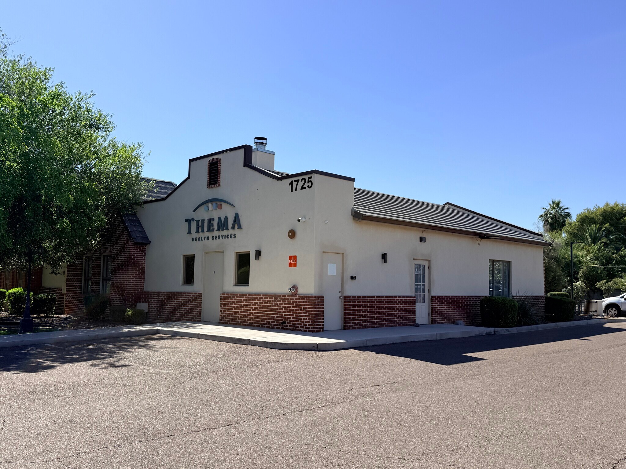 1725 E Osborn Rd, Phoenix, AZ à vendre Photo de l’immeuble– Image 1 sur 12