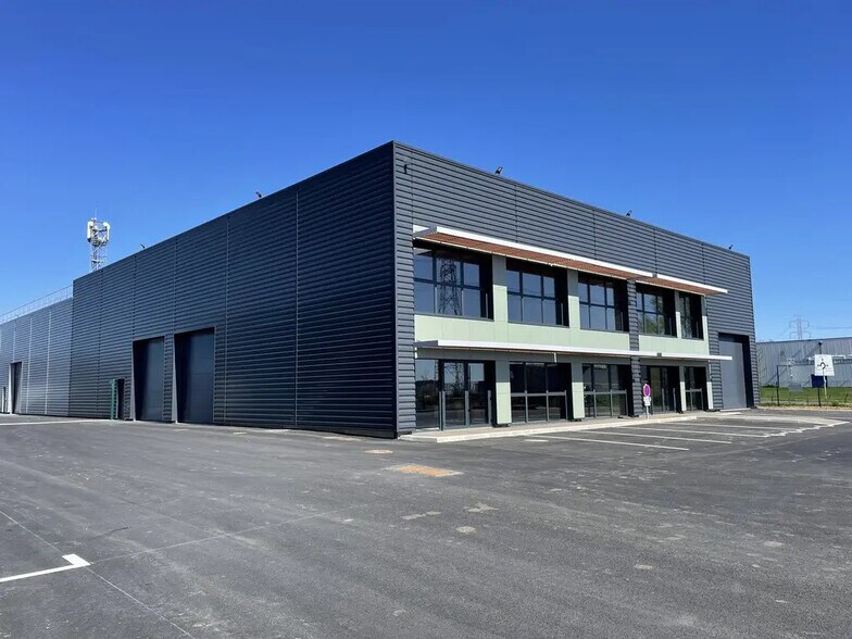 Local d'activités dans Joué-lès-Tours à vendre - Photo de l’immeuble – Image 3 sur 5