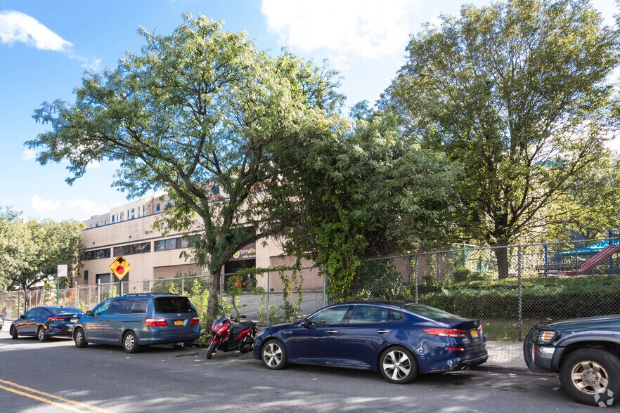 1610 Bathgate Ave, Bronx, NY à louer - Photo de l’immeuble – Image 3 sur 8