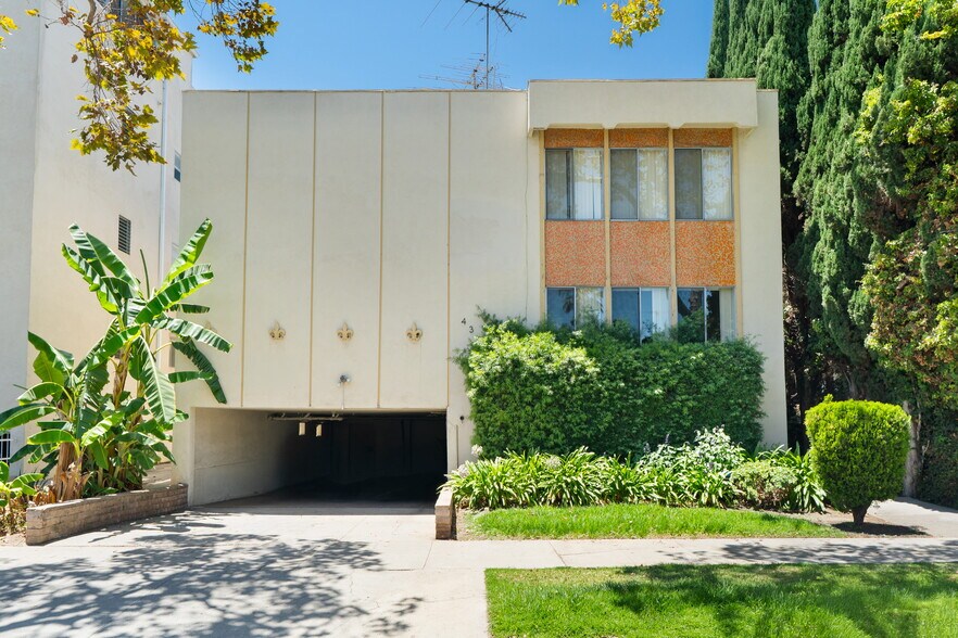439 S Oakhurst Dr, Beverly Hills, CA à vendre - Photo de l’immeuble – Image 2 sur 19