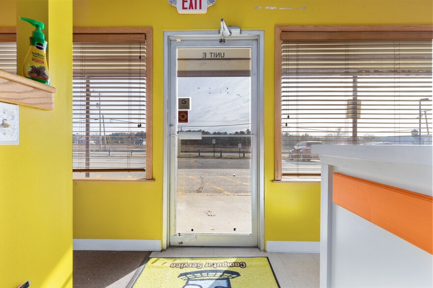 11 Tracy Ln, Hudson, NH à vendre - Photo de l’immeuble – Image 3 sur 15