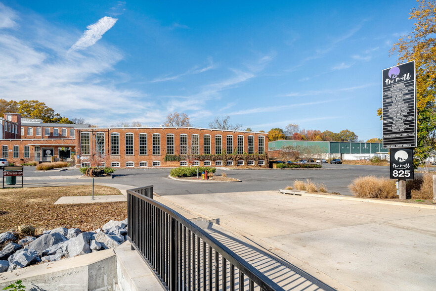 825 Chattanooga Ave, Dalton, GA à louer - Photo de l’immeuble – Image 2 sur 43