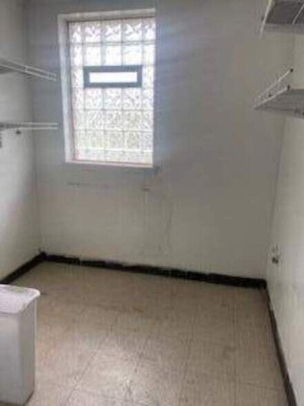 15560 Puritan St, Detroit, MI à vendre - Photo intérieure – Image 2 sur 5