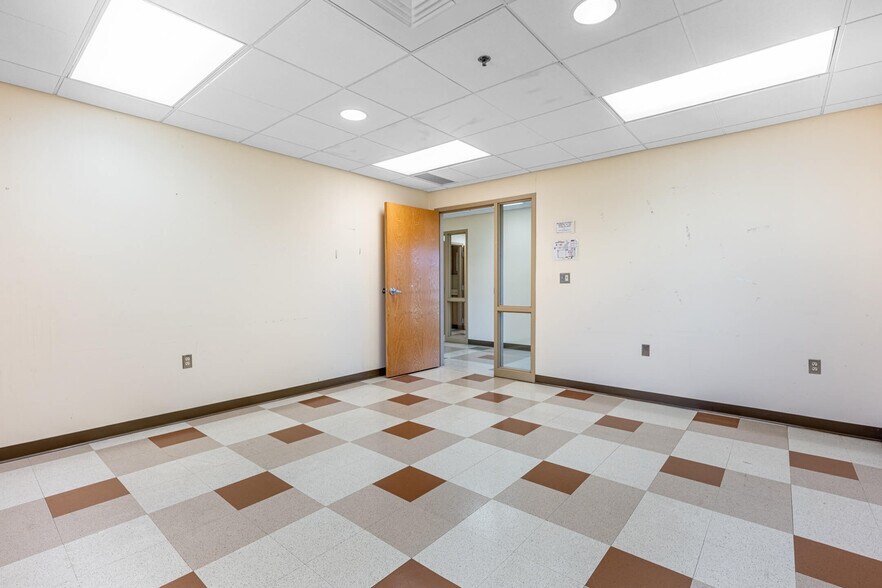 8690 Yankee St, Dayton, OH à louer - Photo de l’immeuble – Image 2 sur 5