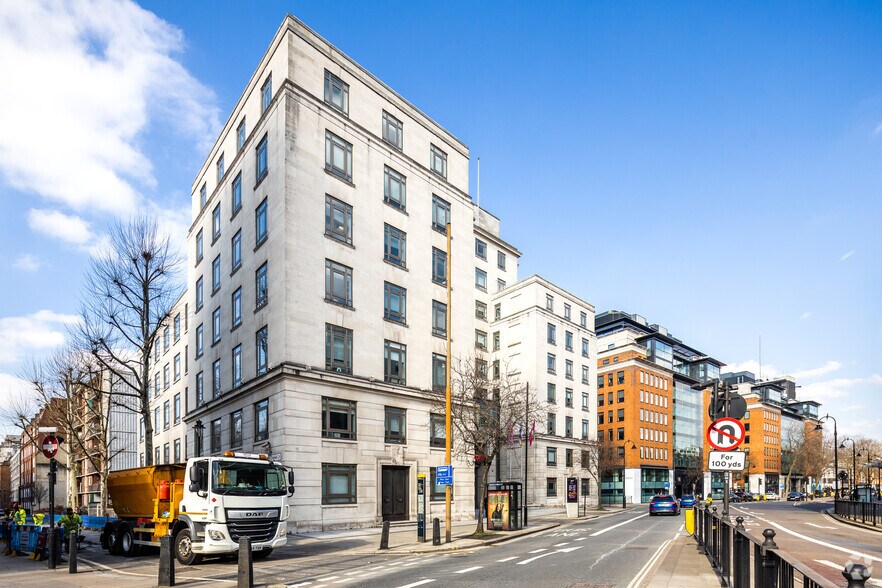 124 Theobalds Rd, Londres à louer - Photo de l’immeuble – Image 3 sur 4