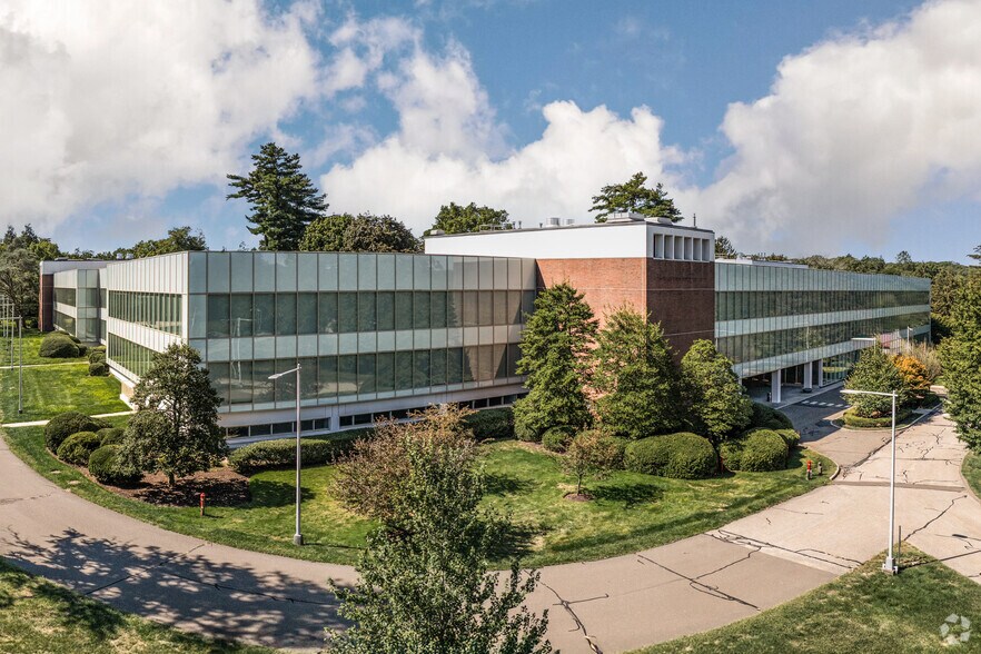 120 Long Ridge Rd, Stamford, CT à louer - Photo de l’immeuble – Image 1 sur 24