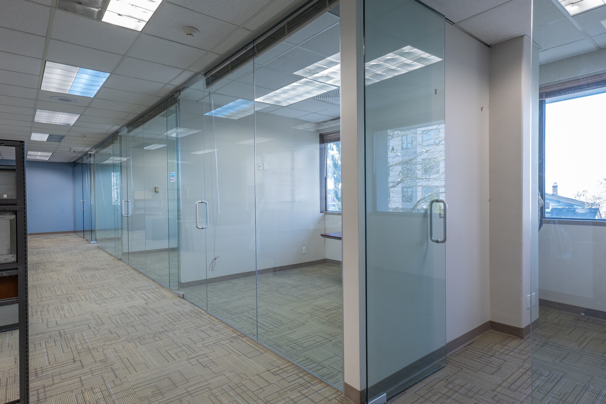 422 6th St, New Westminster, BC à louer Photo principale– Image 1 sur 15