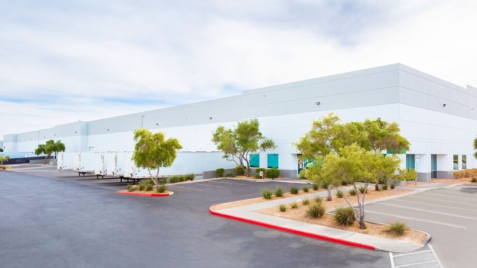 6290 S Pecos Rd, Las Vegas, NV à louer - Photo de l’immeuble – Image 2 sur 21