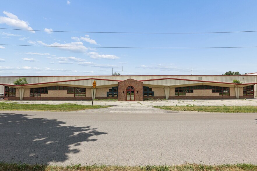1240 Carlisle Ave, Bellefontaine, OH à vendre - Photo de l’immeuble – Image 3 sur 12