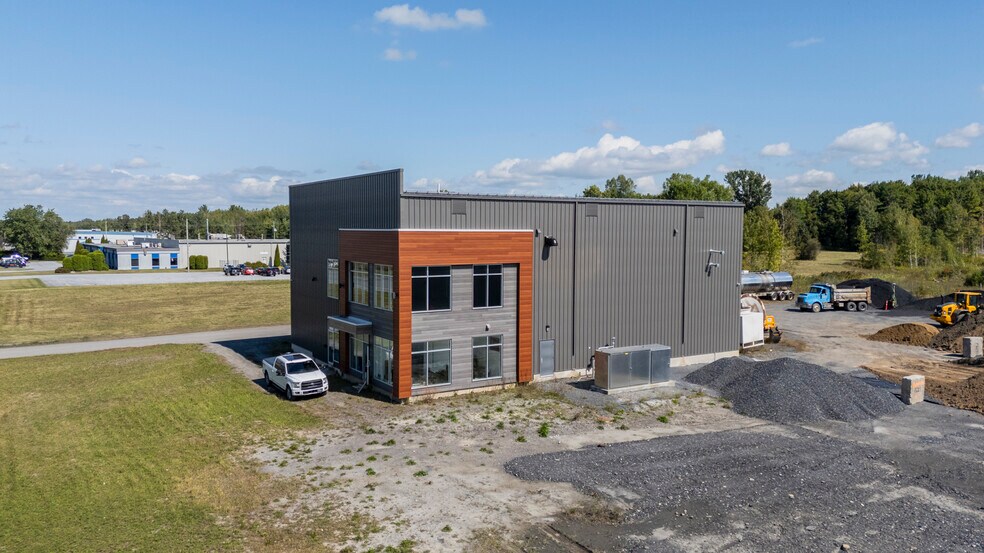1165 Boul Industriel, Farnham, QC à vendre - Photo de l’immeuble – Image 3 sur 15