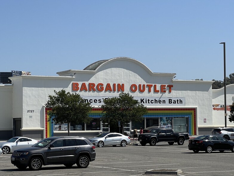 2707-2735 S Towne Ave, Pomona, CA à louer - Photo de l’immeuble – Image 2 sur 10