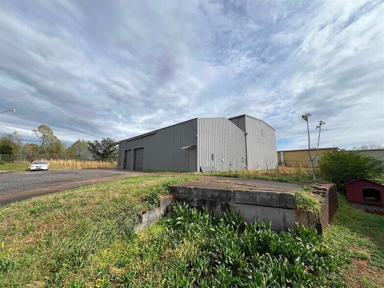14 Lake Dr, Inman, SC à vendre - Photo de l’immeuble – Image 3 sur 13