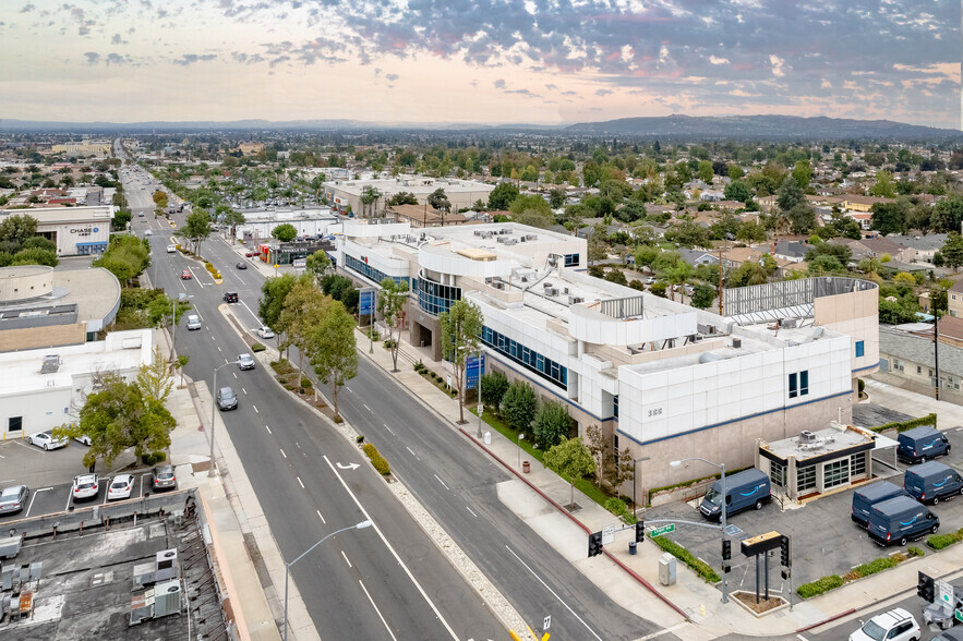 388 E Valley Blvd, Alhambra, CA à vendre - Photo de l’immeuble – Image 3 sur 5