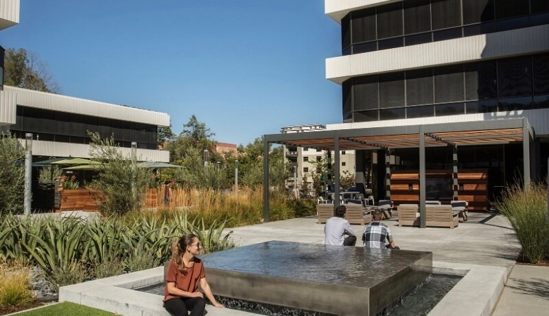 10080 N Wolfe Rd, Cupertino, CA à louer - Photo de l’immeuble – Image 3 sur 7