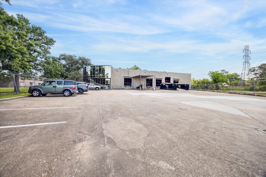 447 W 38th St, Houston, TX à louer - Photo de l’immeuble – Image 2 sur 11