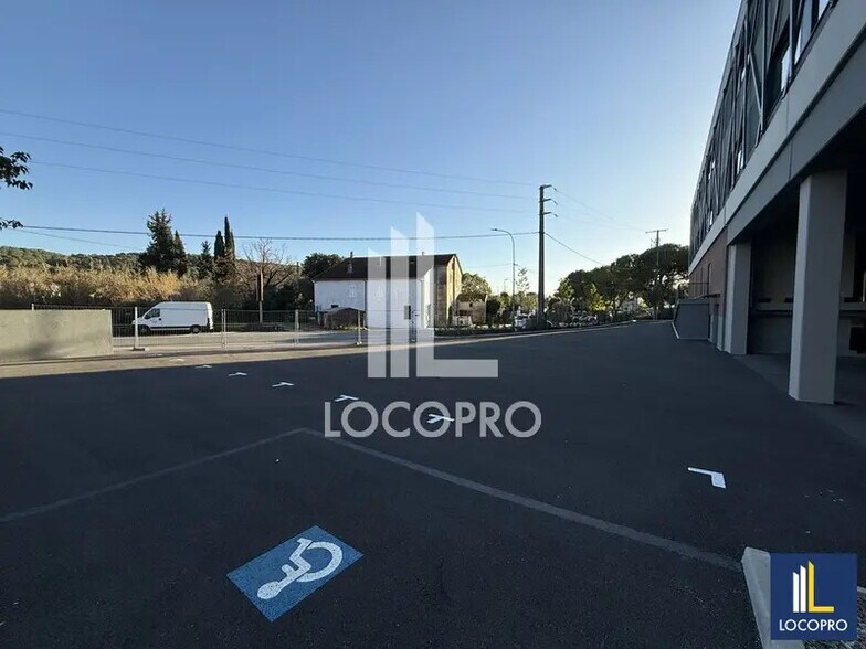 Local d’activités dans MOUGINS à louer - Photo de l’immeuble – Image 2 sur 7