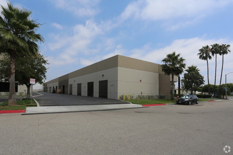 307 W Taft Ave, Orange, CA à louer - Photo de l’immeuble – Image 3 sur 3