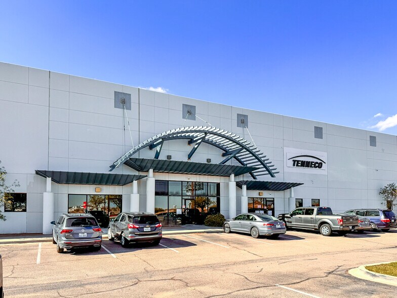 1273 Joe Battle Blvd, El Paso, TX à louer - Photo de l’immeuble – Image 3 sur 6