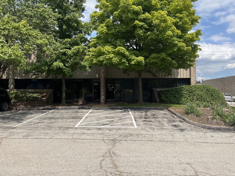 9461-9575 Dielman Rock Island Dr, Olivette, MO à louer - Photo de l’immeuble – Image 3 sur 4