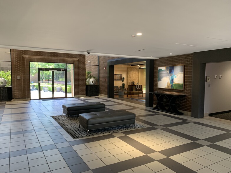 12740 Hillcrest Rd, Dallas, TX à louer - Photo intérieure – Image 2 sur 9