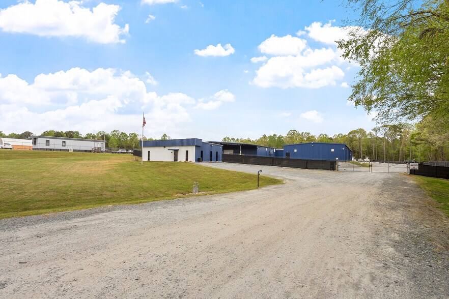 554 Old Roberts Rd, Benson, NC à vendre - Photo de l’immeuble – Image 3 sur 16