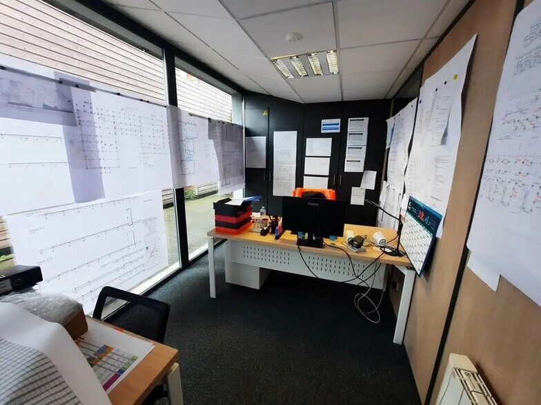 Bureau dans Le Petit-Quevilly à louer - Photo de l’immeuble – Image 3 sur 11
