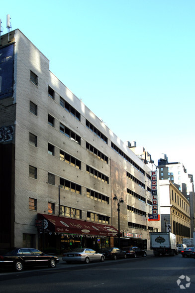 220 W 31st St, New York, NY à louer - Photo de l’immeuble – Image 2 sur 3