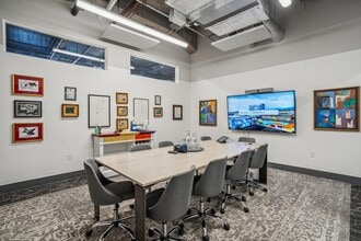 2744 E 11th St, Oakland, CA à louer Photo intérieure– Image 1 sur 6