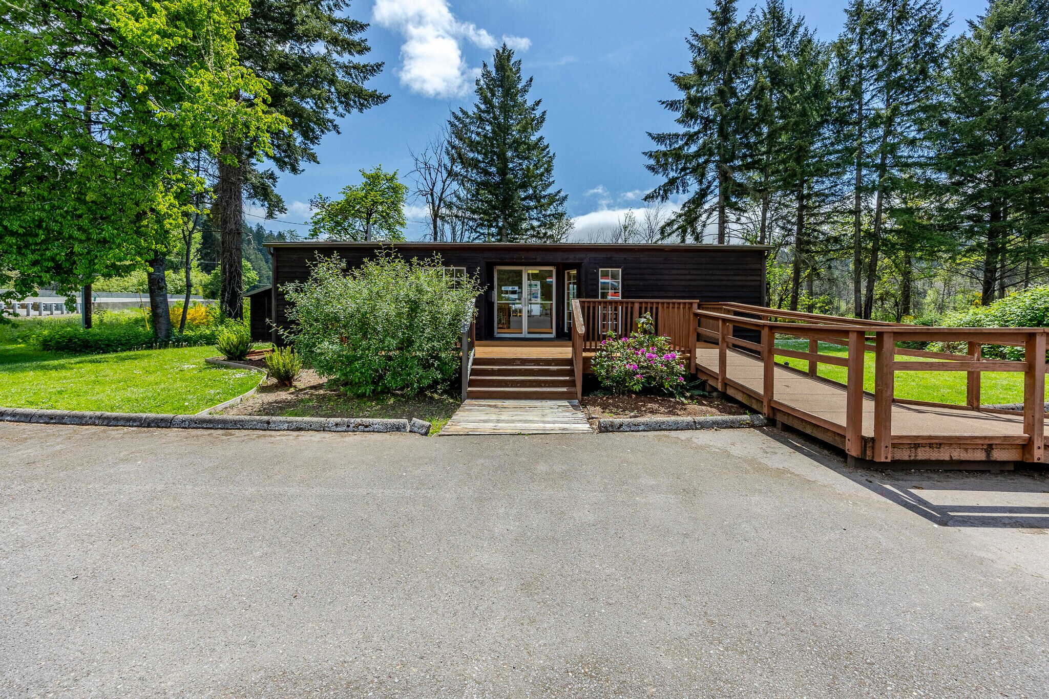 45632 McKenzie Hwy, Vida, OR à vendre Photo de l’immeuble– Image 1 sur 44