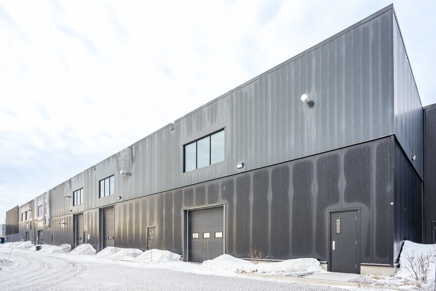 265 Rue De Singapour, Saint-Augustin-de-Desmaures, QC à louer - Photo principale – Image 1 sur 2
