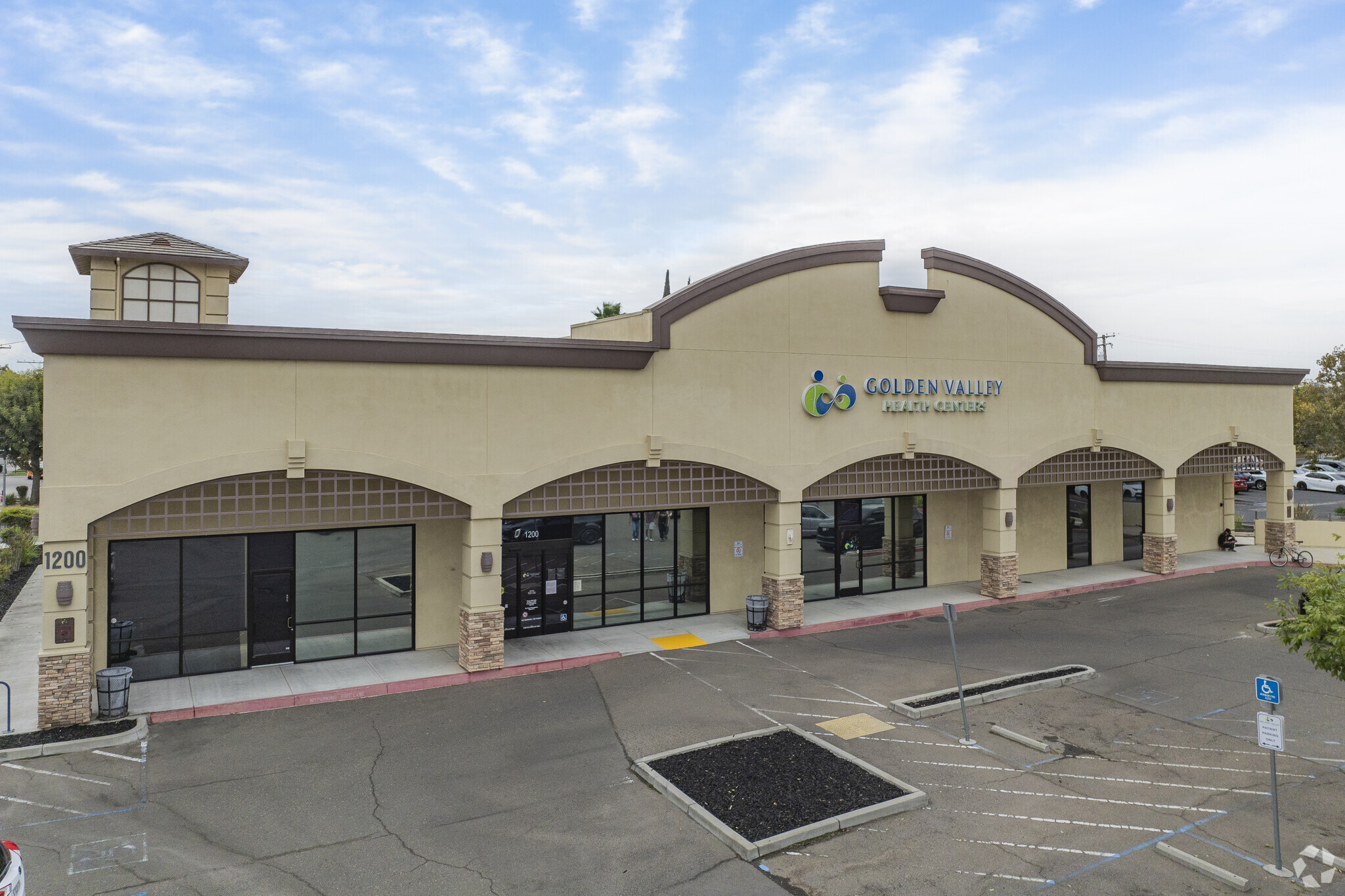 1300-1340 W Main St, Turlock, CA à louer Photo principale– Image 1 sur 20