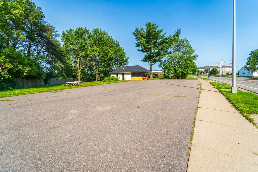 1707 Merrill Ave, Wausau, WI à vendre - Photo de l’immeuble – Image 2 sur 30