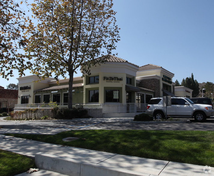 593-595 N Moorpark Rd, Thousand Oaks, CA à louer - Photo de l’immeuble – Image 3 sur 9