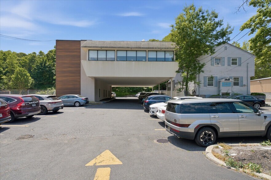 1038 West Jericho Tpke, Smithtown, NY à vendre - Photo de l’immeuble – Image 2 sur 54