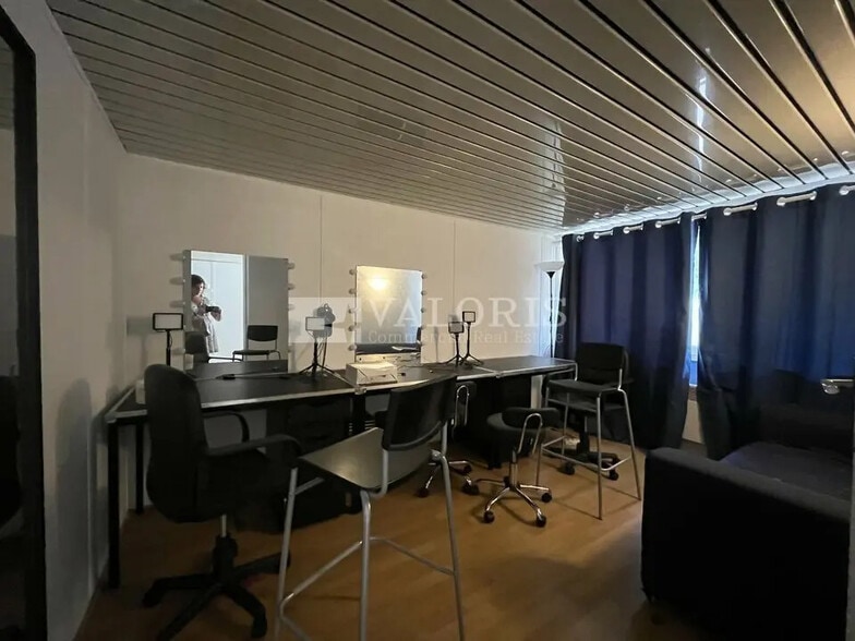 Local d'activités dans OULLINS-PIERRE-BÉNITE à vendre - Photo de l’immeuble – Image 3 sur 7