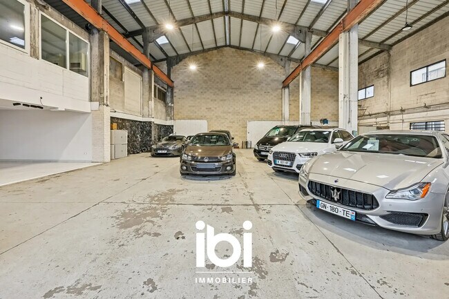 Plus de détails pour Local d’activités à vendre