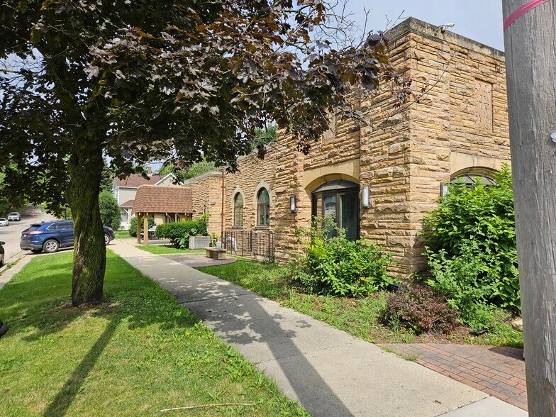 251 N Center St, Joliet, IL à louer - Photo de l’immeuble – Image 2 sur 6