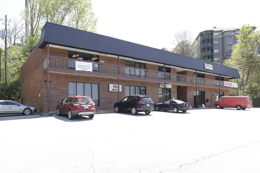 1 Kenilworth Knoll, Asheville, NC à louer - Photo de l’immeuble – Image 3 sur 9