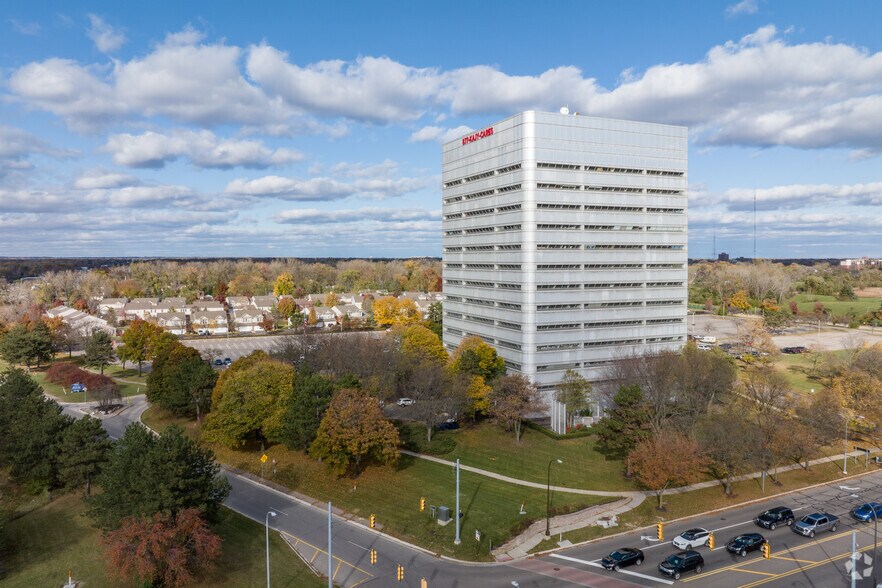 18000 W Nine Mile Rd, Southfield, MI à louer - Photo de l’immeuble – Image 2 sur 6